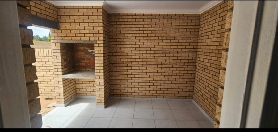 To Let 3 Bedroom Property for Rent in Flamwood North West